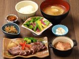 北海道 横浜スカイビル店のメニュー写真 ●牛ステーキと豚角煮の定食